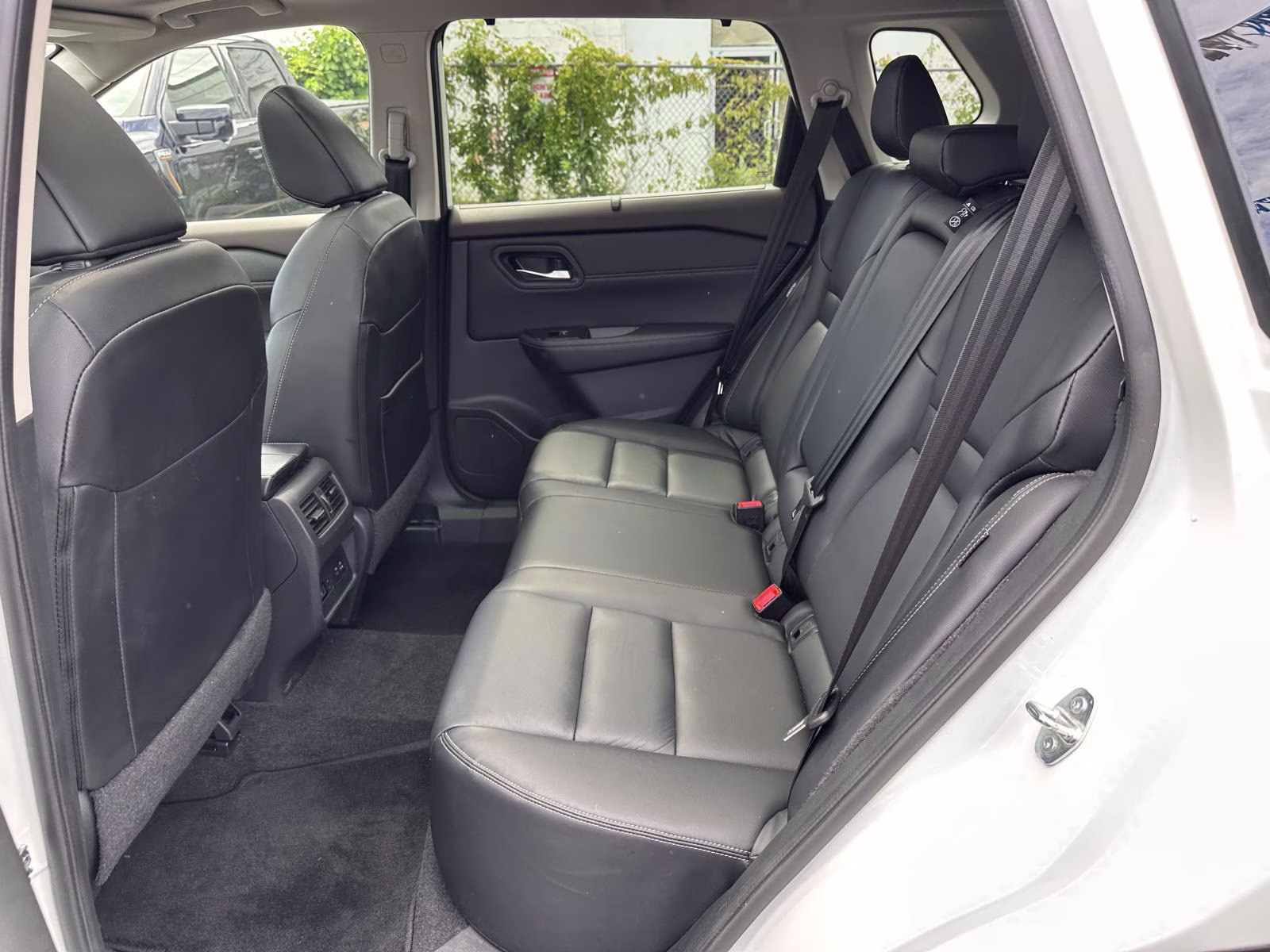 2023 Pearl White Tricoat Nissan Rogue AWD SL AWD SUV