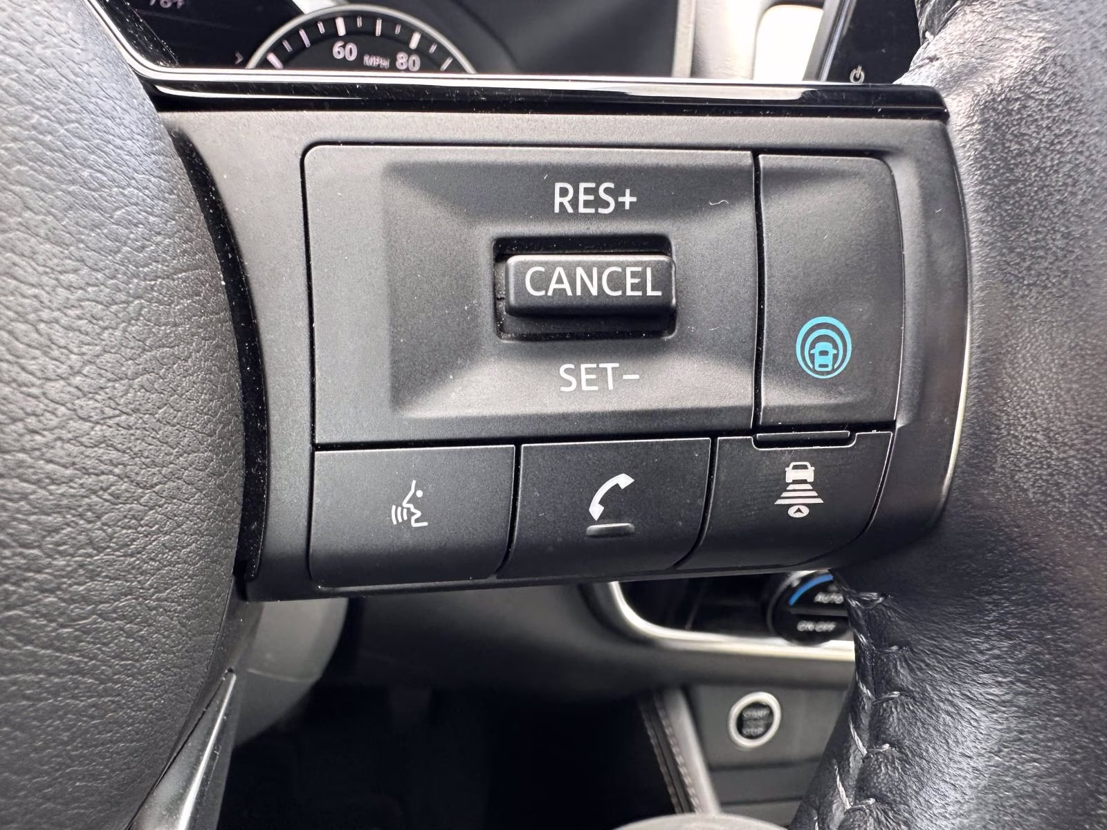 2023 Pearl White Tricoat Nissan Rogue AWD SL AWD SUV