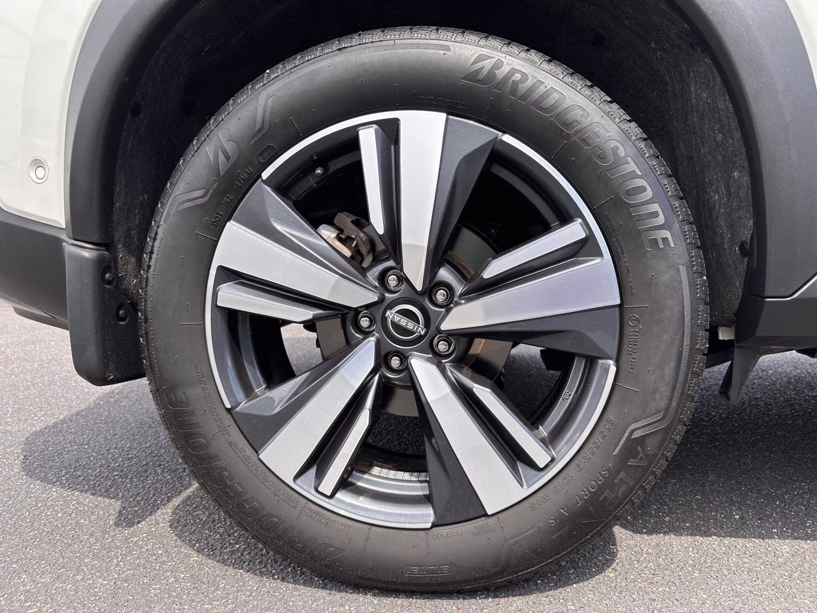 2023 Pearl White Tricoat Nissan Rogue AWD SL AWD SUV