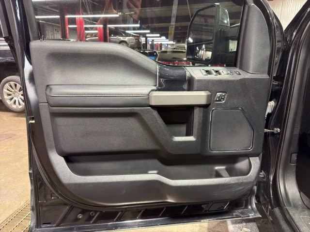 2020 Black Ford Super Duty F-250 SRW Platinum 4X4 Truck