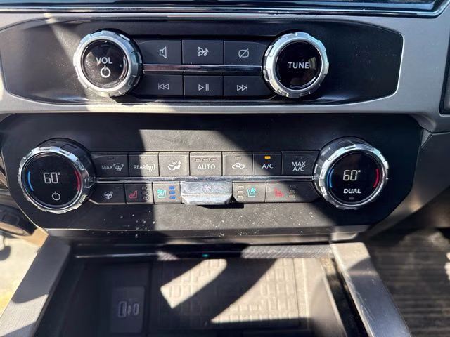 2020 Black Ford Super Duty F-250 SRW Platinum 4X4 Truck