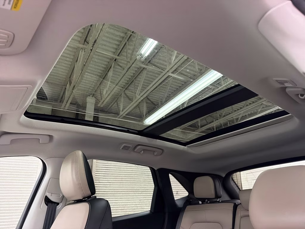 2021 Star White Metallic Tri-Coat Ford Escape Hybrid Titanium FWD SUV