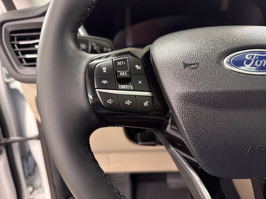 2021 Star White Metallic Tri-Coat Ford Escape Hybrid Titanium FWD SUV