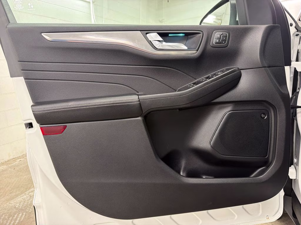 2021 Star White Metallic Tri-Coat Ford Escape Hybrid Titanium FWD SUV