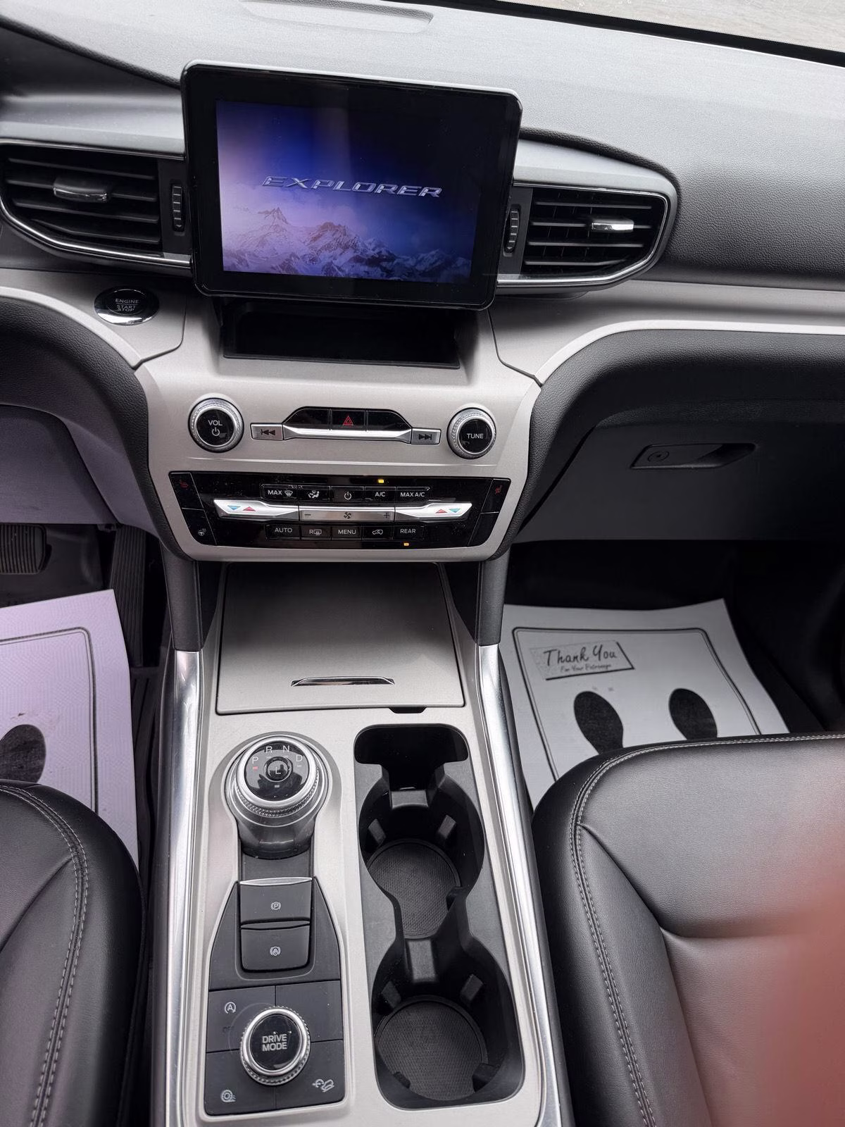 2023 Star White Metallic Tri-Coat Ford Explorer XLT 4X4 SUV