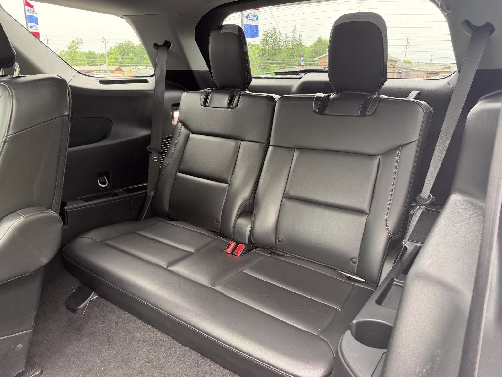 2023 Star White Metallic Tri-Coat Ford Explorer XLT 4X4 SUV