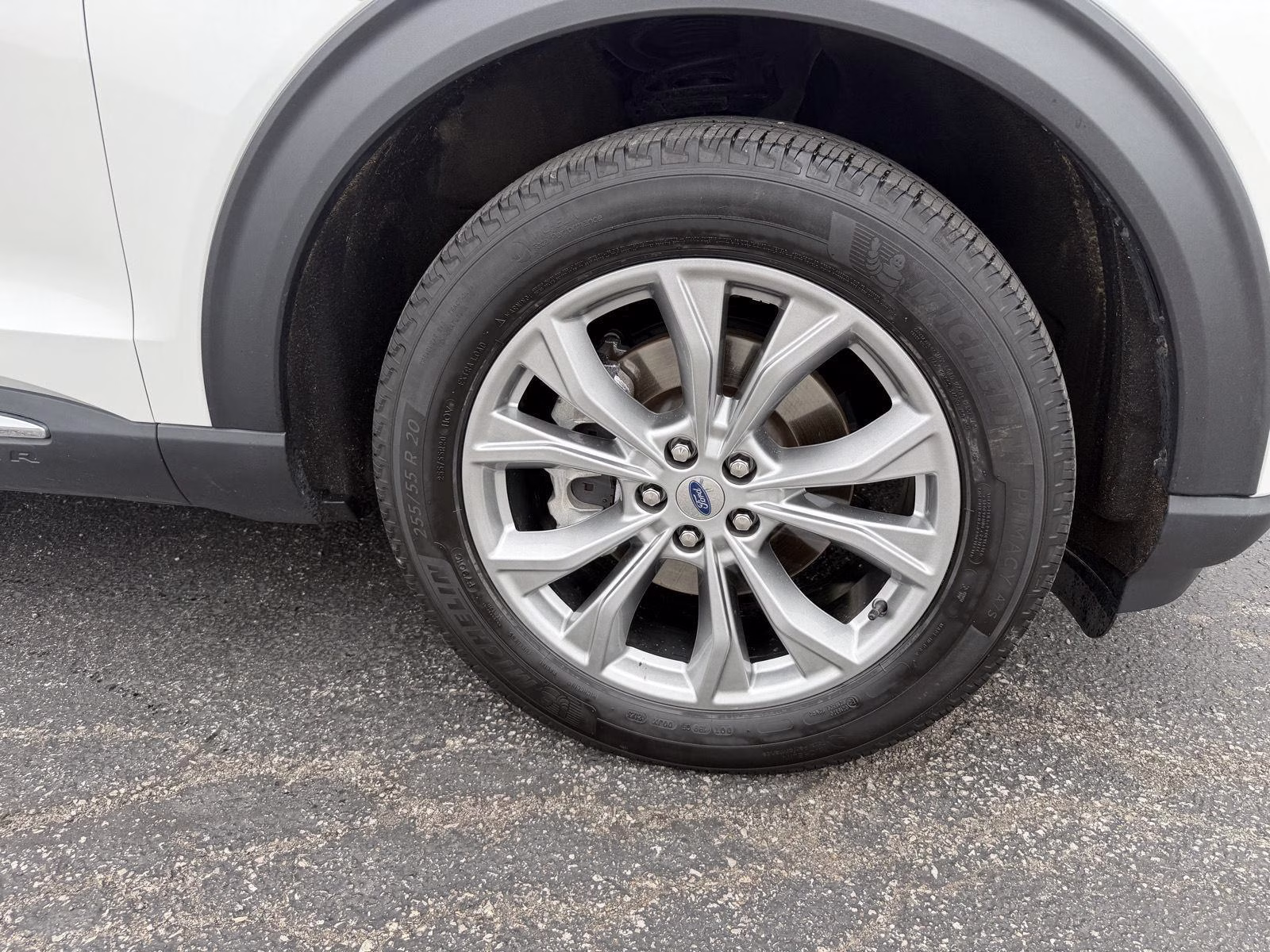 2023 Star White Metallic Tri-Coat Ford Explorer XLT 4X4 SUV