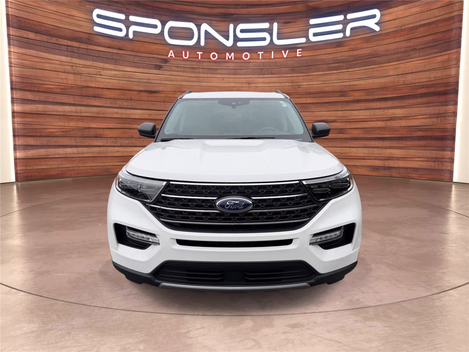 2023 Star White Metallic Tri-Coat Ford Explorer XLT 4X4 SUV