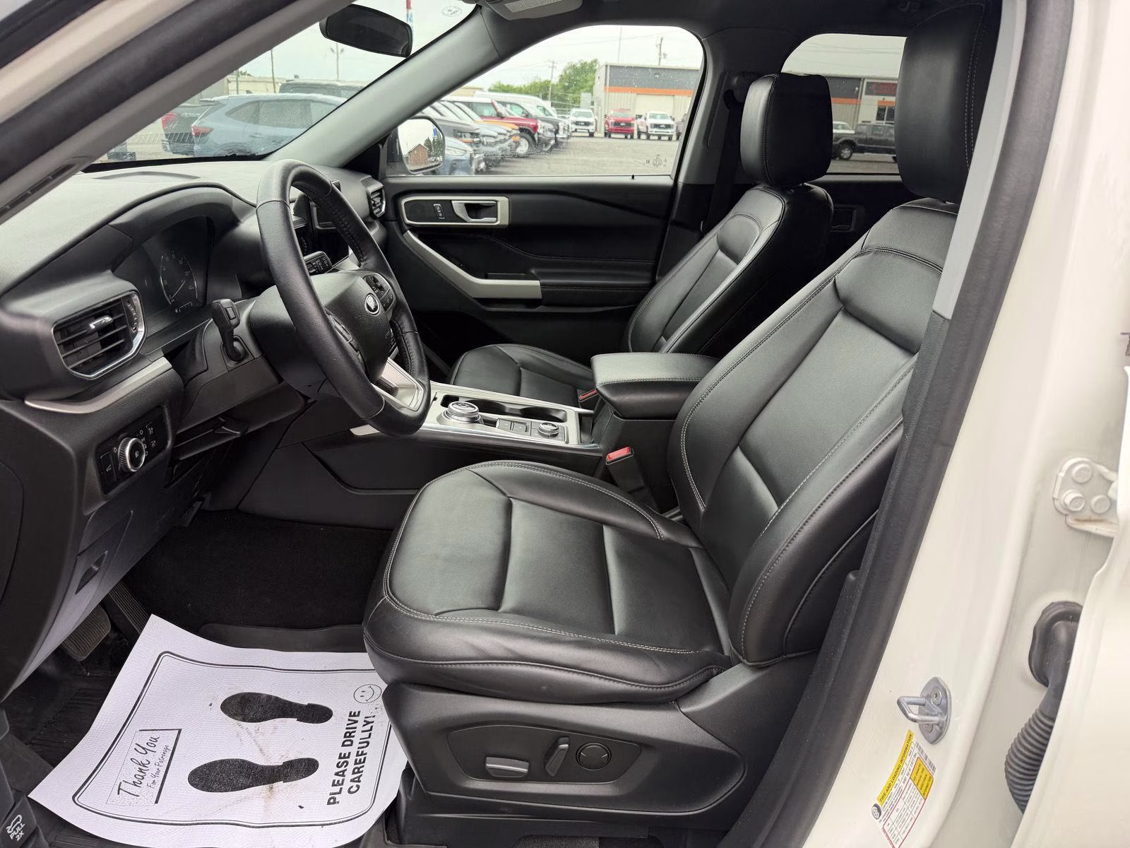 2023 Star White Metallic Tri-Coat Ford Explorer XLT 4X4 SUV