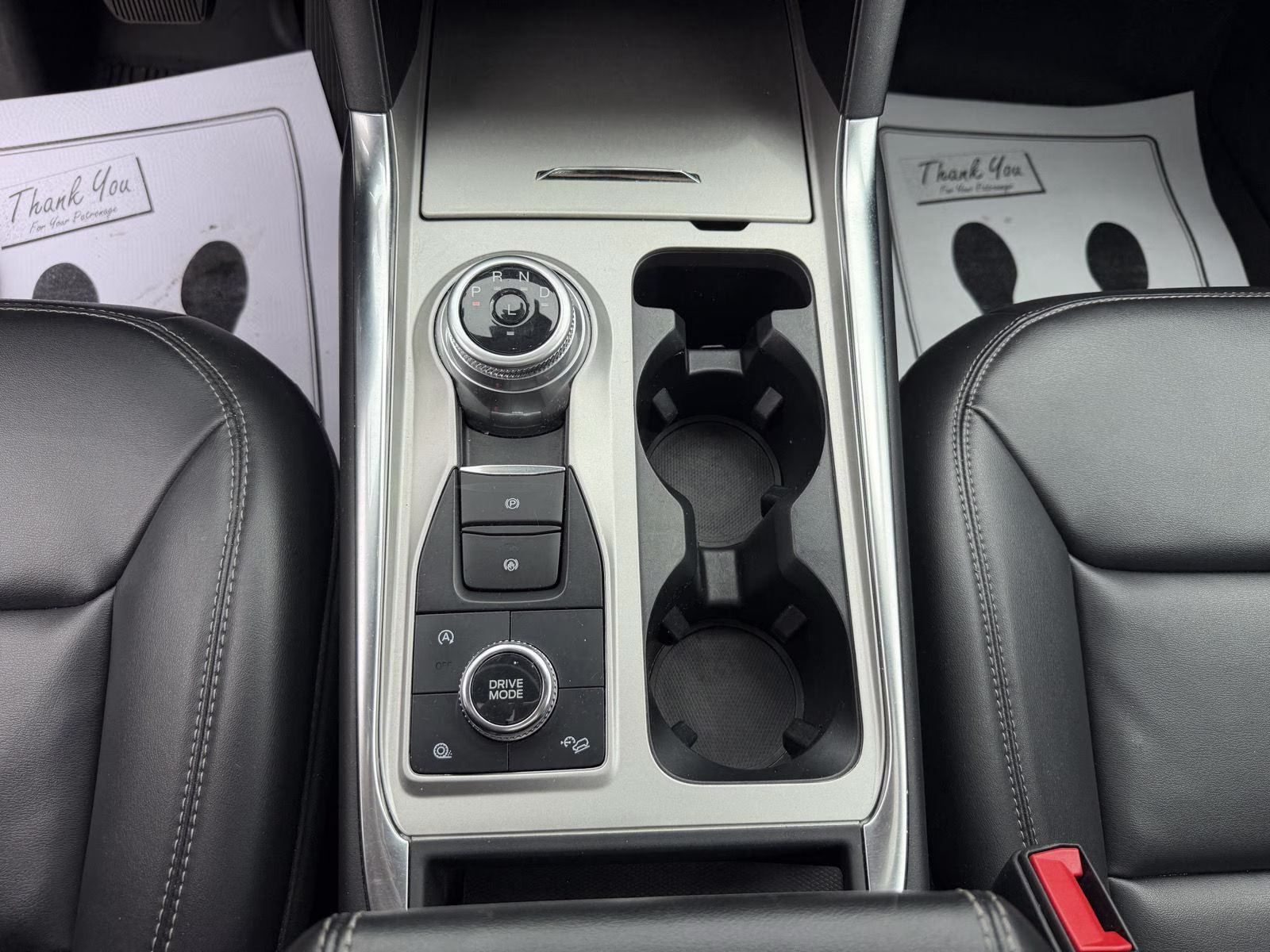 2023 Star White Metallic Tri-Coat Ford Explorer XLT 4X4 SUV