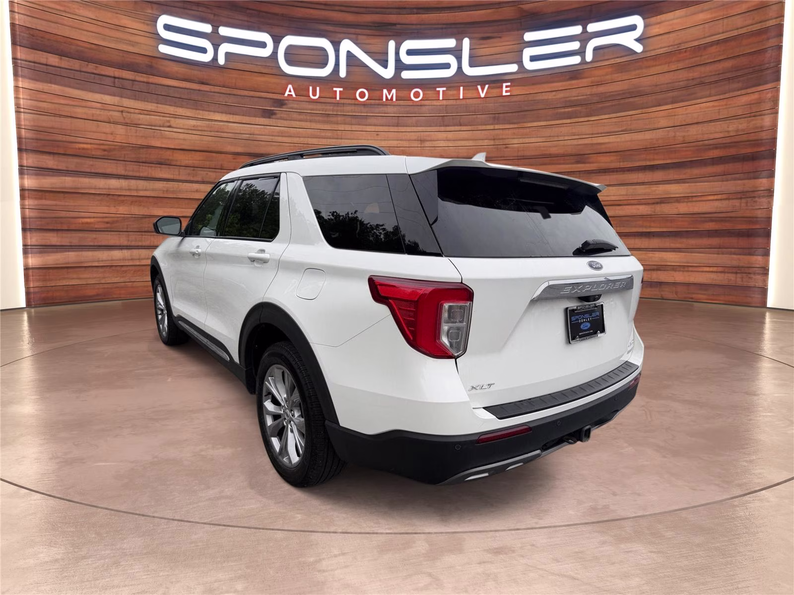 2023 Star White Metallic Tri-Coat Ford Explorer XLT 4X4 SUV