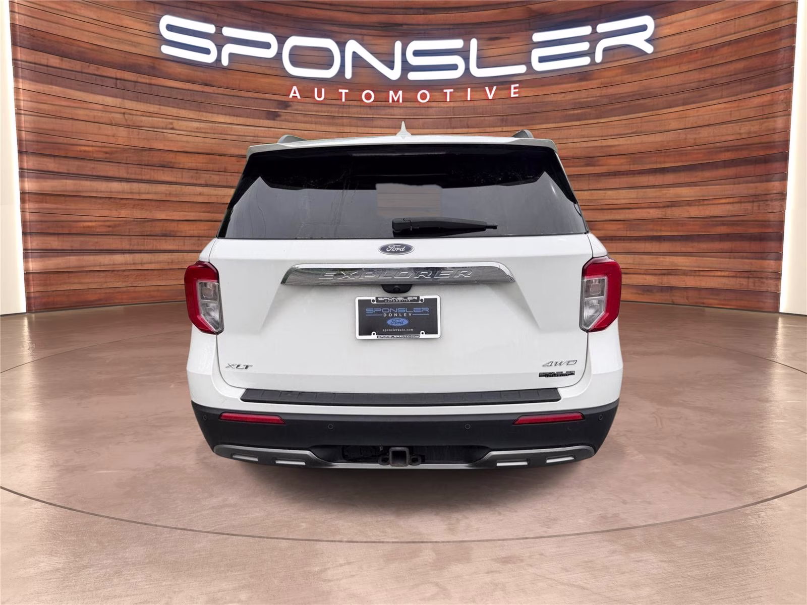 2023 Star White Metallic Tri-Coat Ford Explorer XLT 4X4 SUV