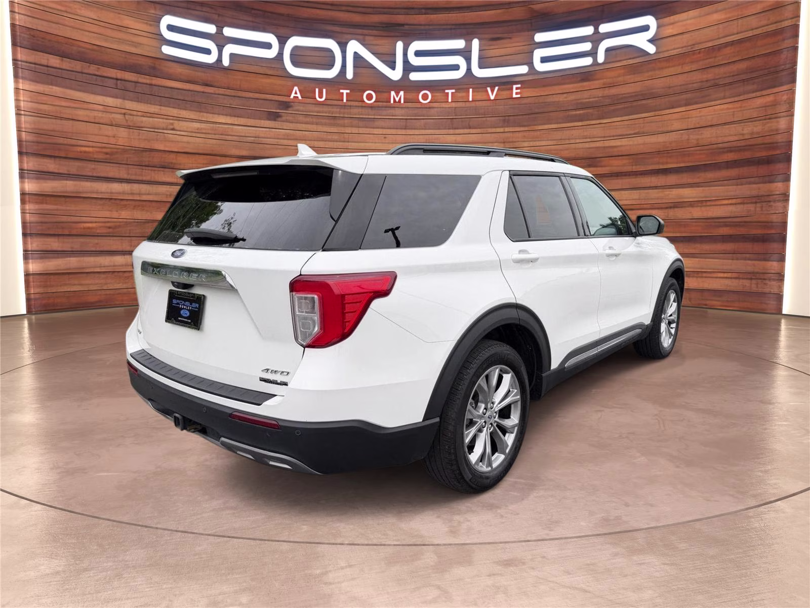 2023 Star White Metallic Tri-Coat Ford Explorer XLT 4X4 SUV