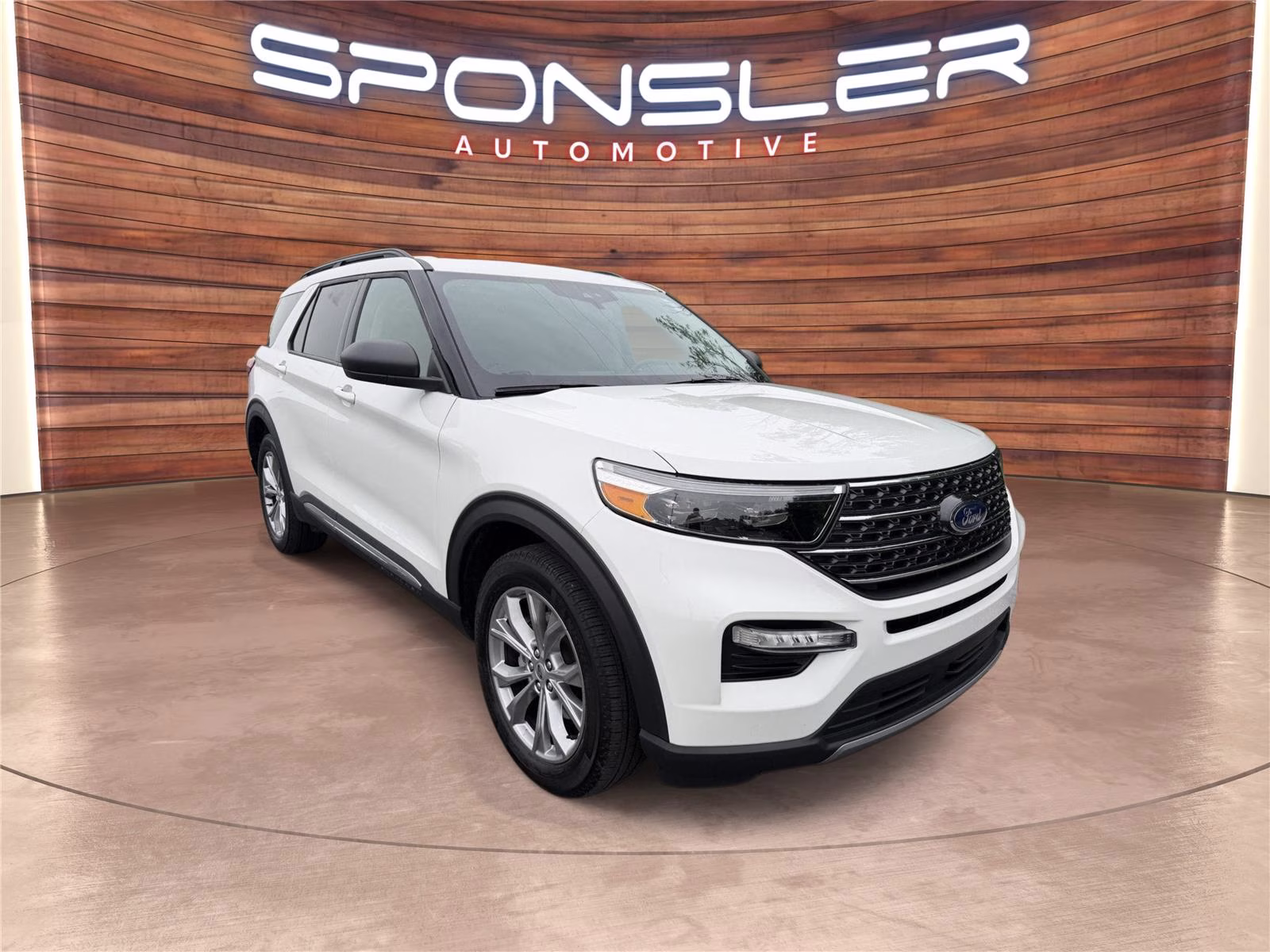 2023 Star White Metallic Tri-Coat Ford Explorer XLT 4X4 SUV