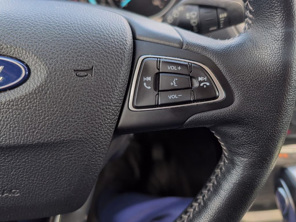 2019 Lightning Blue Metallic Ford Escape SE FWD SUV