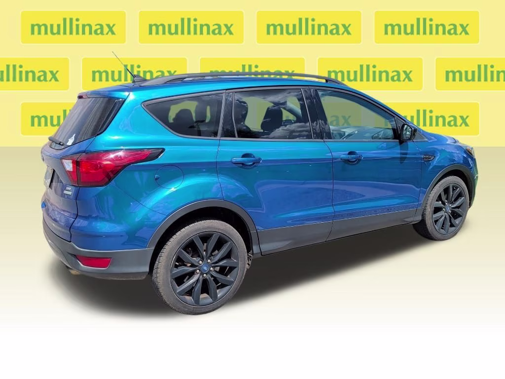 2019 Lightning Blue Metallic Ford Escape SE FWD SUV
