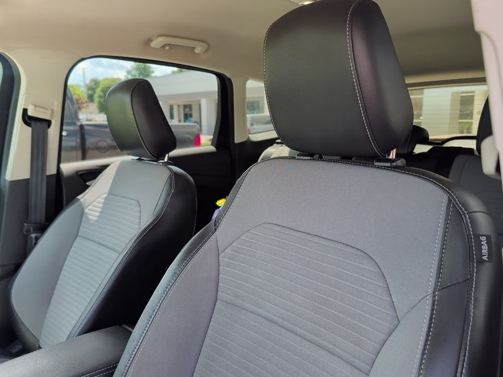 2019 Lightning Blue Metallic Ford Escape SE FWD SUV
