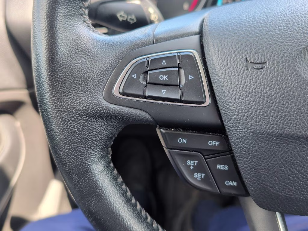 2019 Lightning Blue Metallic Ford Escape SE FWD SUV