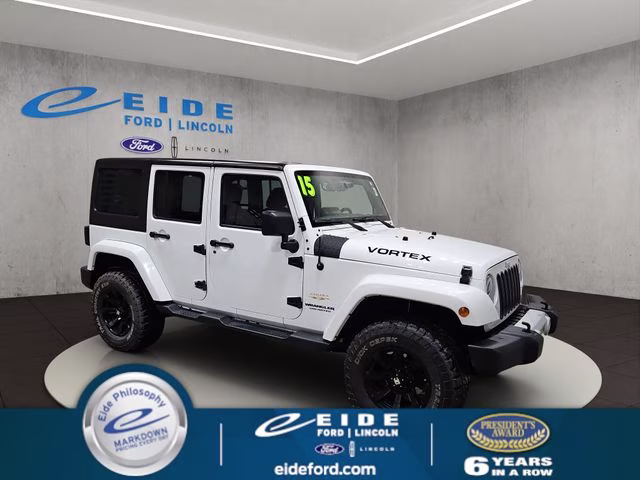 2015 Bright White Clearcoat Jeep Wrangler Unlimited Sahara 4X4 SUV