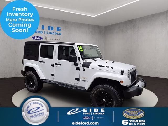 2015 Bright White Clearcoat Jeep Wrangler Unlimited Sahara 4X4 SUV