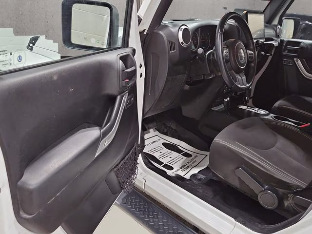2015 Bright White Clearcoat Jeep Wrangler Unlimited Sahara 4X4 SUV