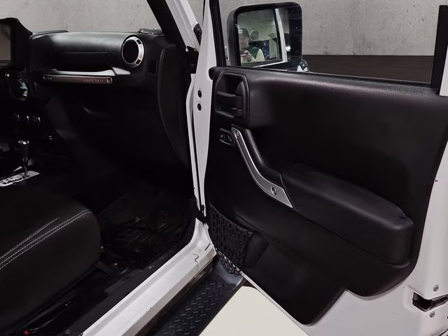 2015 Bright White Clearcoat Jeep Wrangler Unlimited Sahara 4X4 SUV