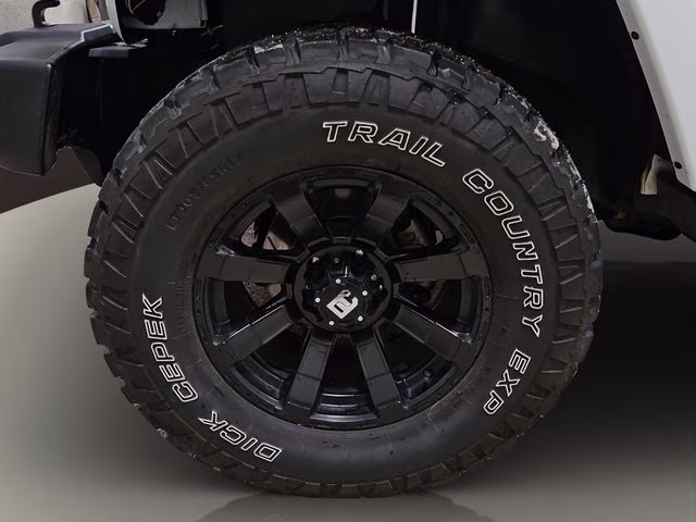 2015 Bright White Clearcoat Jeep Wrangler Unlimited Sahara 4X4 SUV