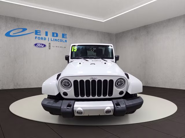 2015 Bright White Clearcoat Jeep Wrangler Unlimited Sahara 4X4 SUV