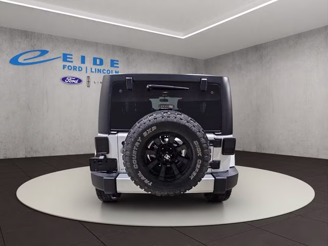2015 Bright White Clearcoat Jeep Wrangler Unlimited Sahara 4X4 SUV