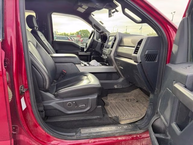 2022 Rapid Red Metallic Tinted Clearcoat Ford Super Duty F-350 SRW Platinum 4X4 Truck