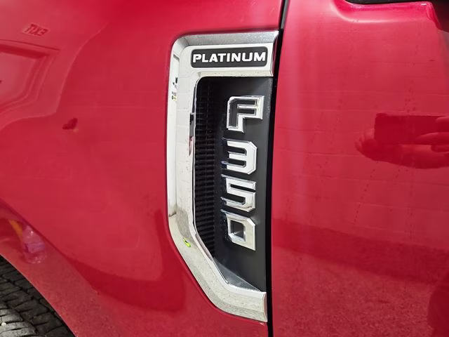 2022 Rapid Red Metallic Tinted Clearcoat Ford Super Duty F-350 SRW Platinum 4X4 Truck