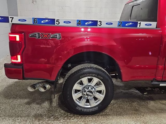 2022 Rapid Red Metallic Tinted Clearcoat Ford Super Duty F-350 SRW Platinum 4X4 Truck