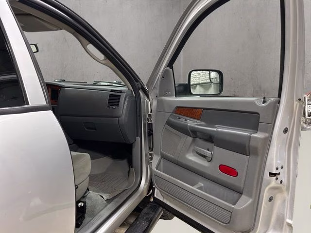2006 Bright Silver Metallic Clearcoat Dodge Ram 2500 SLT 4X4 Truck