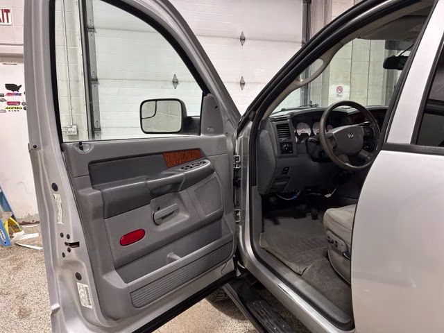 2006 Bright Silver Metallic Clearcoat Dodge Ram 2500 SLT 4X4 Truck