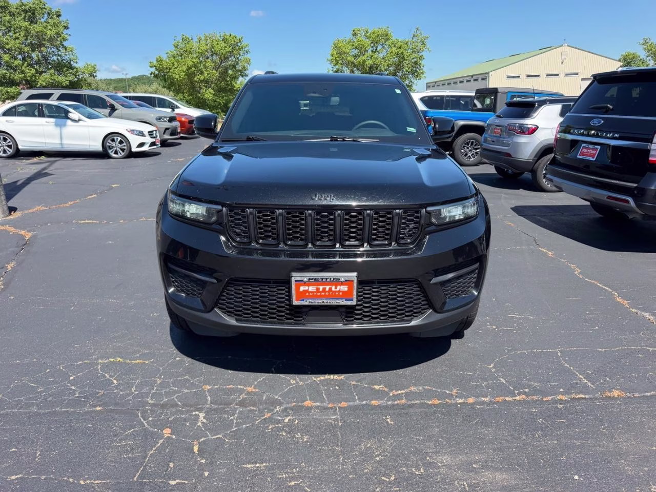 2023 Diamond Black Crystal Pearlcoat Jeep Grand Cherokee 4WD Altitude 4X4 SUV