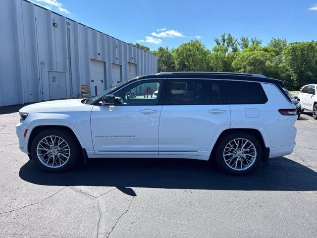 2022 Bright White Clearcoat Jeep Grand Cherokee L Summit 4X4 SUV