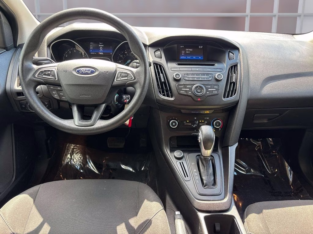 2017 White Gold Metallic Ford Focus SE FWD Hatchback