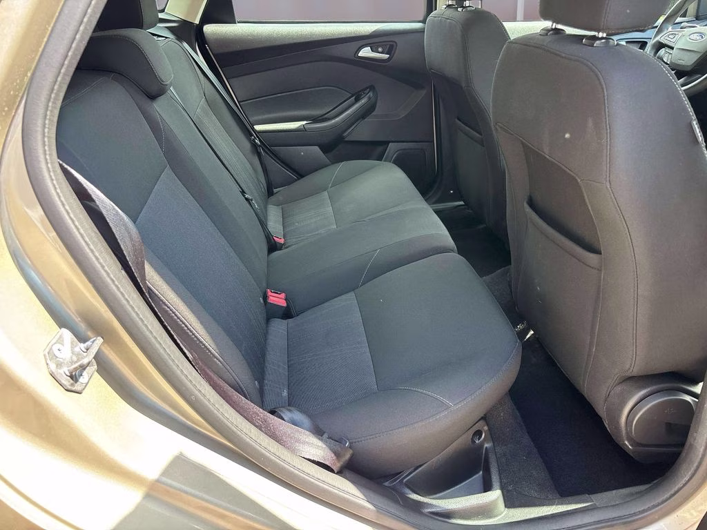 2017 White Gold Metallic Ford Focus SE FWD Hatchback