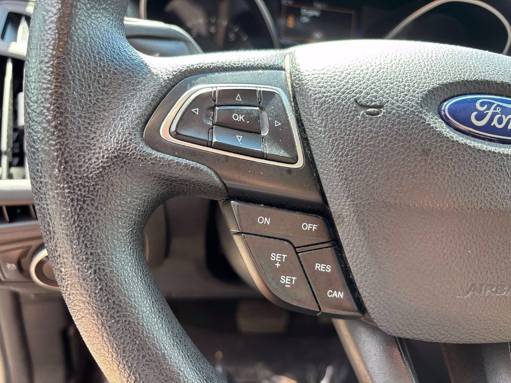 2017 White Gold Metallic Ford Focus SE FWD Hatchback
