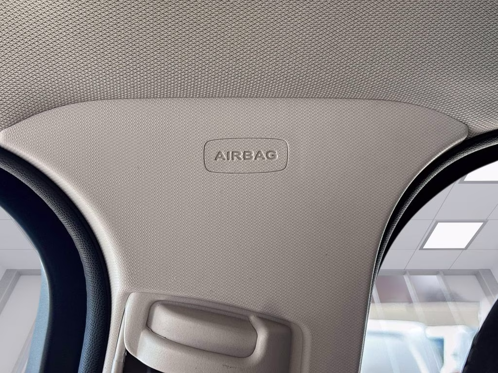 2017 White Gold Metallic Ford Focus SE FWD Hatchback