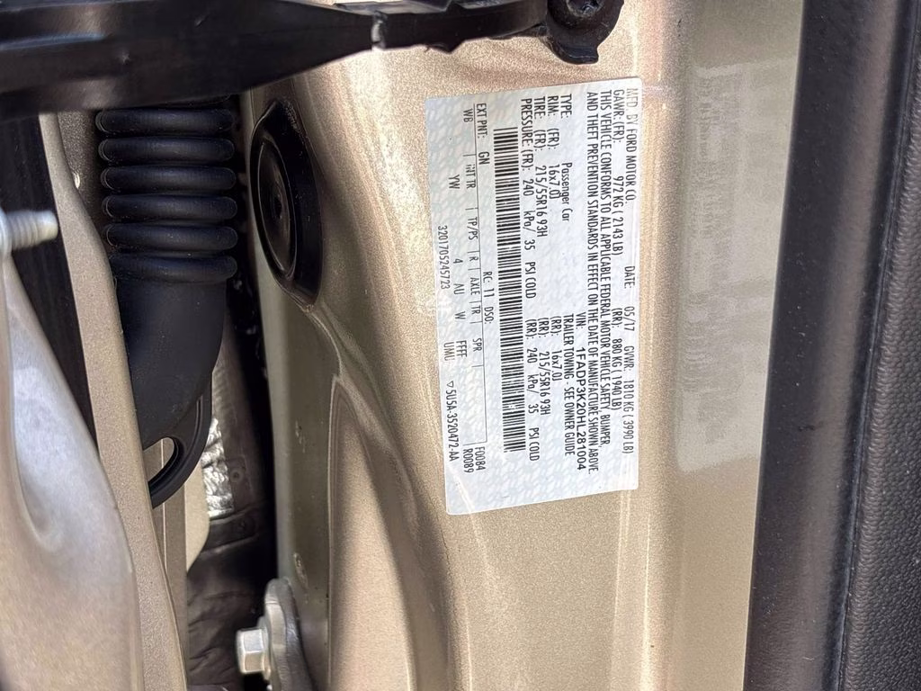 2017 White Gold Metallic Ford Focus SE FWD Hatchback