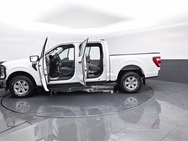 2021 Oxford White Ford F-150 XL 4X4 Truck