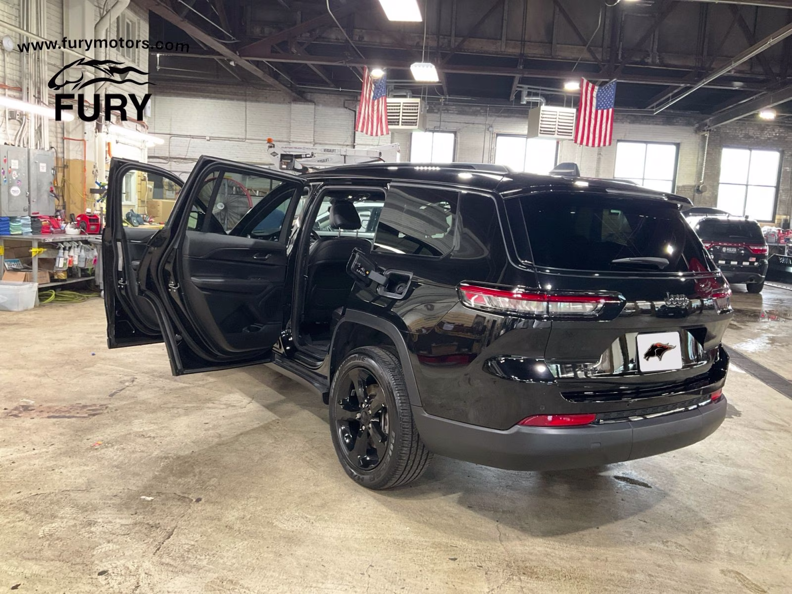 2023 Diamond Black Crystal Pearlcoat Jeep Grand Cherokee L Altitude 4X4 SUV