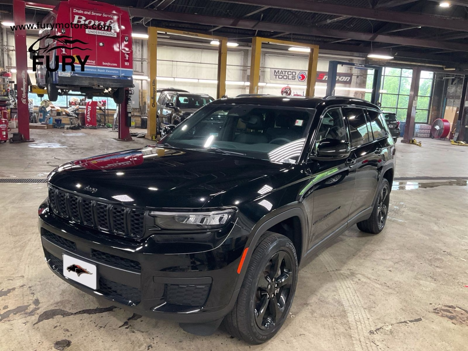 2023 Diamond Black Crystal Pearlcoat Jeep Grand Cherokee L Altitude 4X4 SUV
