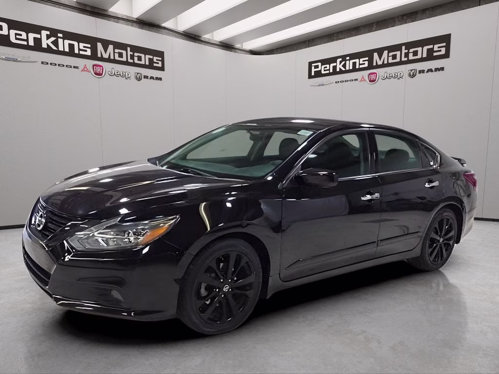 2018 Super Black Clearcoat Nissan Altima 2.5 SR FWD Sedan