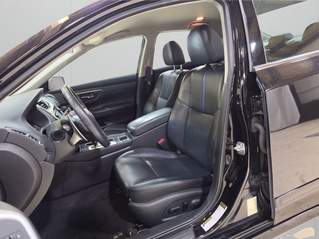 2018 Super Black Clearcoat Nissan Altima 2.5 SR FWD Sedan