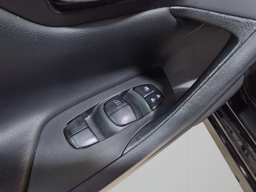 2018 Super Black Clearcoat Nissan Altima 2.5 SR FWD Sedan