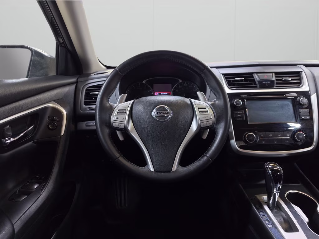 2018 Super Black Clearcoat Nissan Altima 2.5 SR FWD Sedan