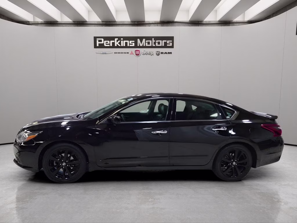 2018 Super Black Clearcoat Nissan Altima 2.5 SR FWD Sedan
