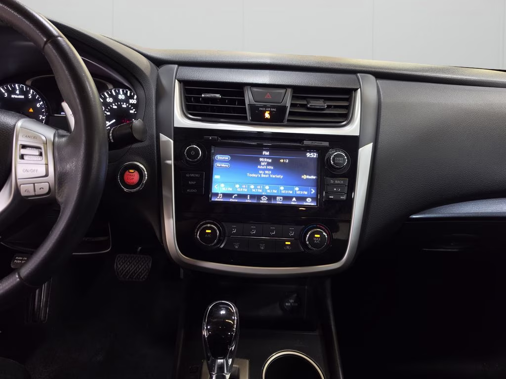2018 Super Black Clearcoat Nissan Altima 2.5 SR FWD Sedan